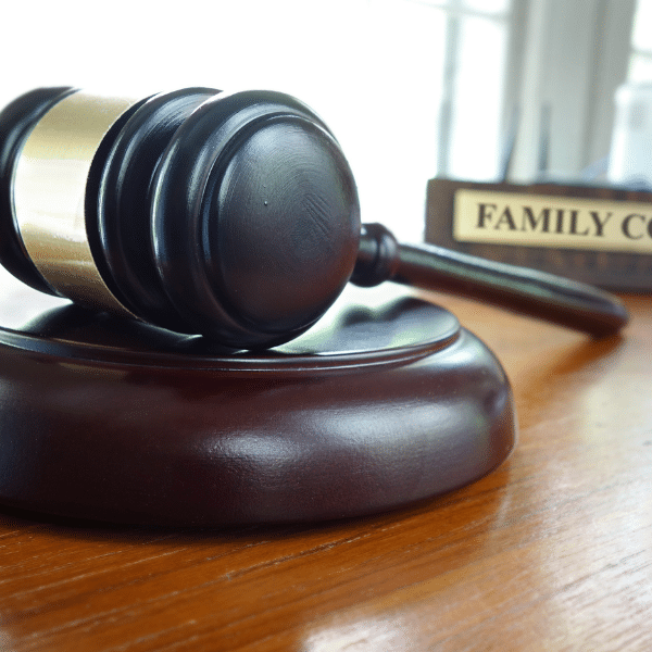 What Judges Consider in Utah Child Custody Cases Symbolic representation of Utah judges evaluating the best interest of a child during a custody case.